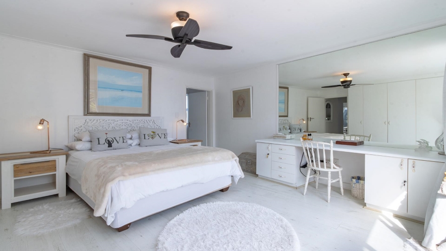 4 Bedroom Property for Sale in Grotto Bay Western Cape